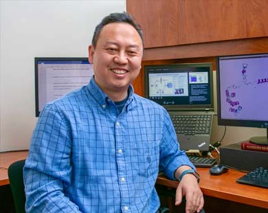 Chun Wu's research lab focuses on computer-aided drug design to develop new pharmaceutical drugs and vaccines.