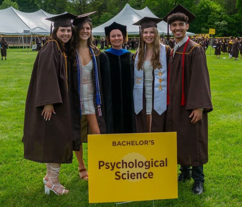 2023 Psychological Science Students at Commencement